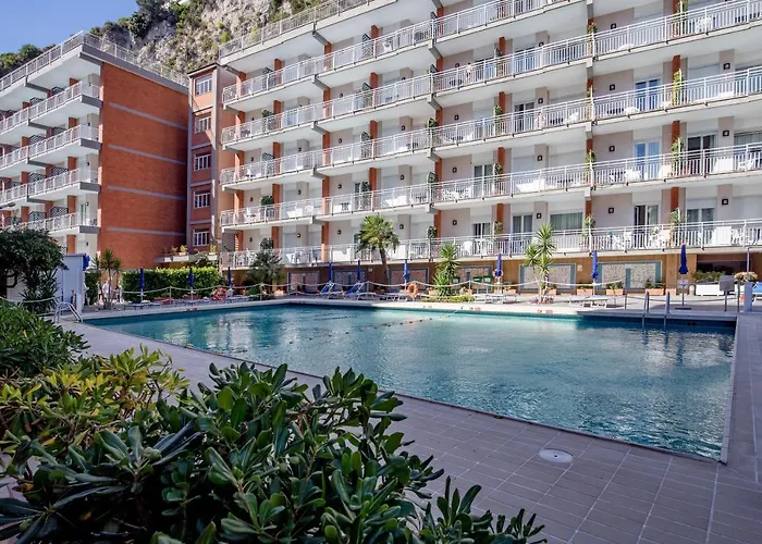 Hotel Con Piscina Angelina Residence